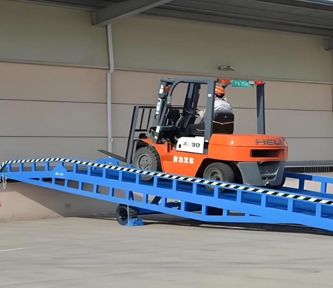 潜江移动式卸货平台（叉车用）